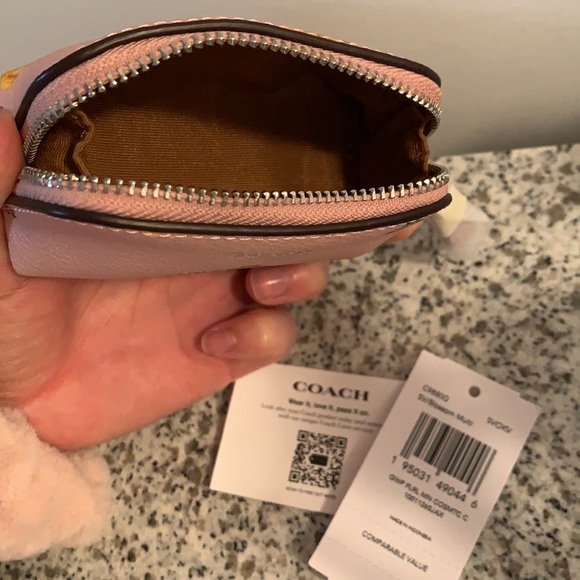 Coach - Picture 7 of 8